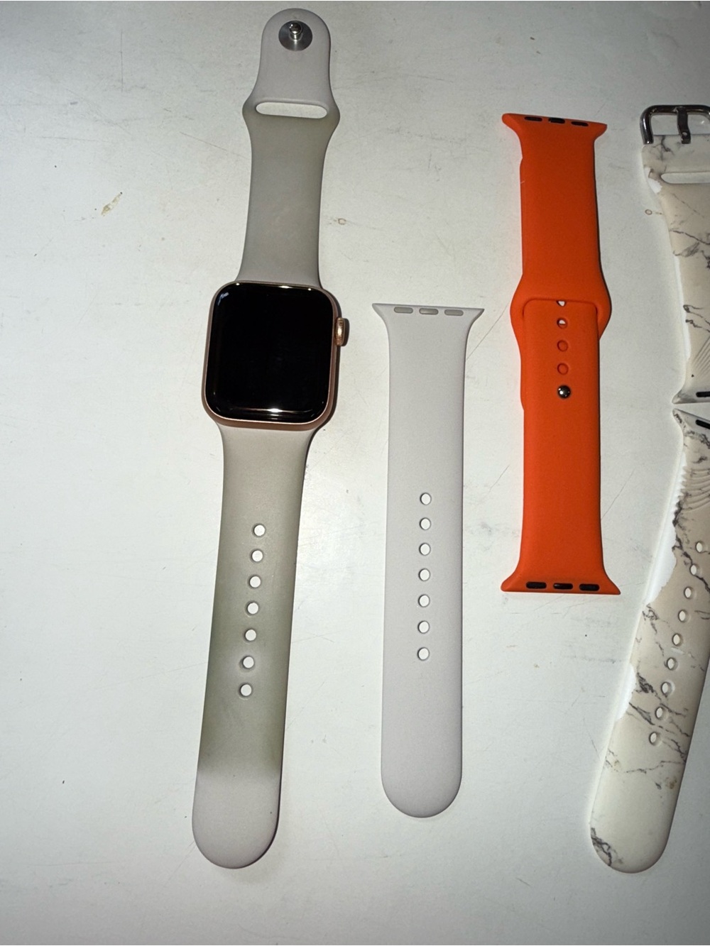 Apple Watch SE 40mm Rose Gold with Accessories